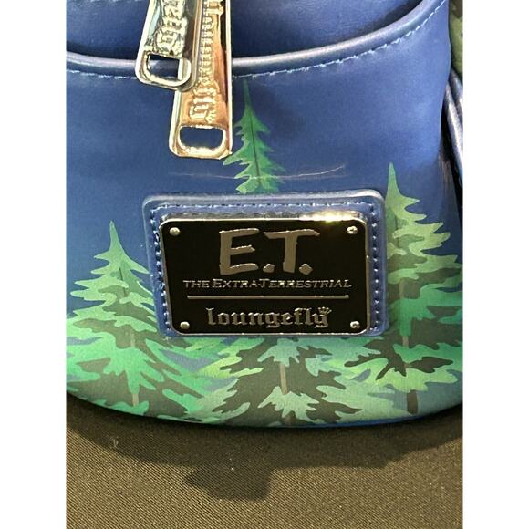 Universal E.T. The Extra-Terrestrial Loungefly Mini Backpack Glows in the Dark - Picture 5 of 13